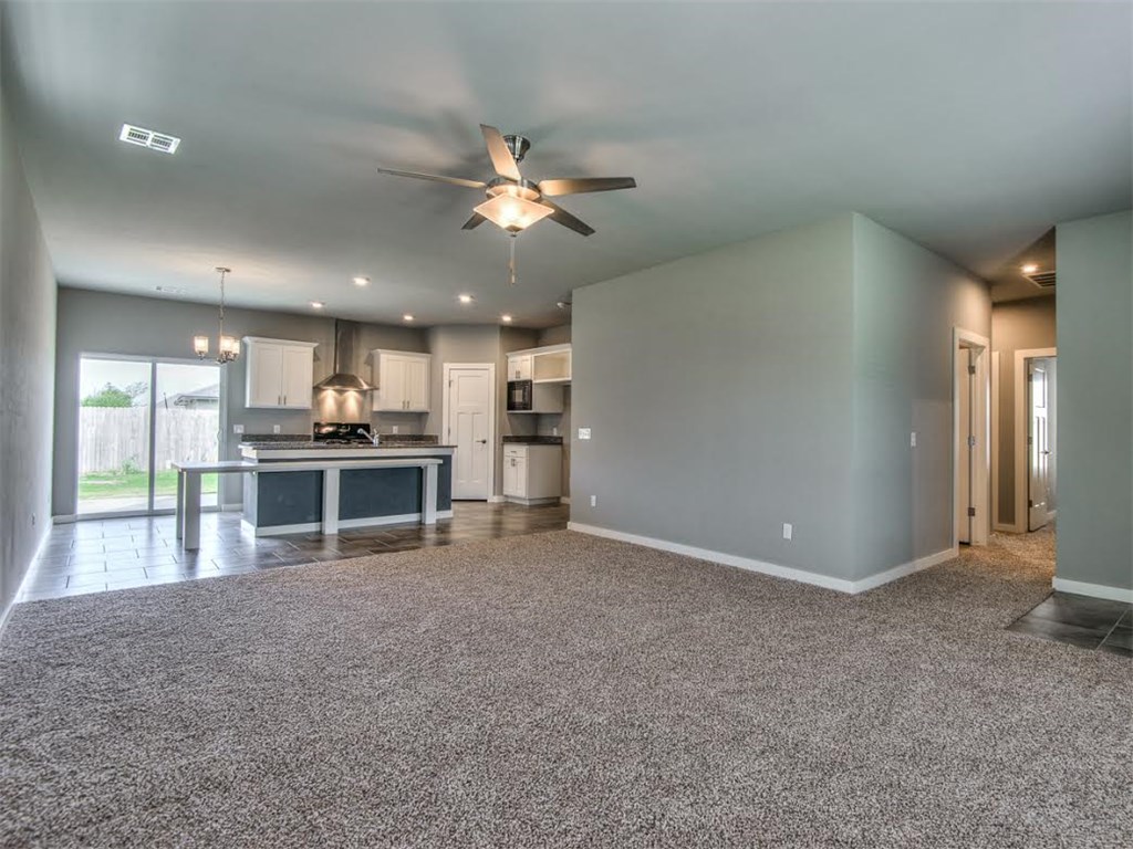 809 Lakeview Dr, Moore, OK 73160 photo 4