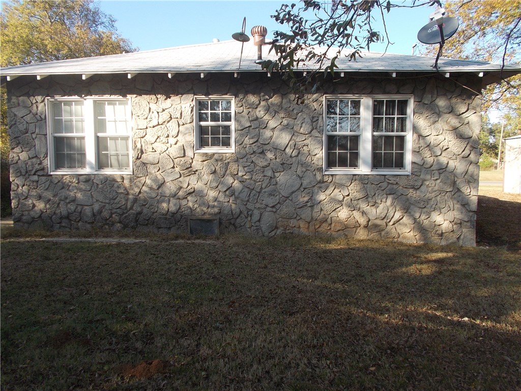 704 E Walnut, Tecumseh, OK 74873 photo 4