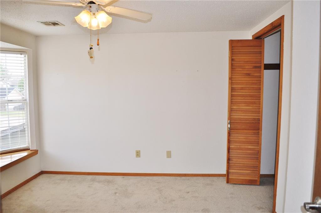 512 Stoneridge Dr, Moore, OK 73160 photo 4