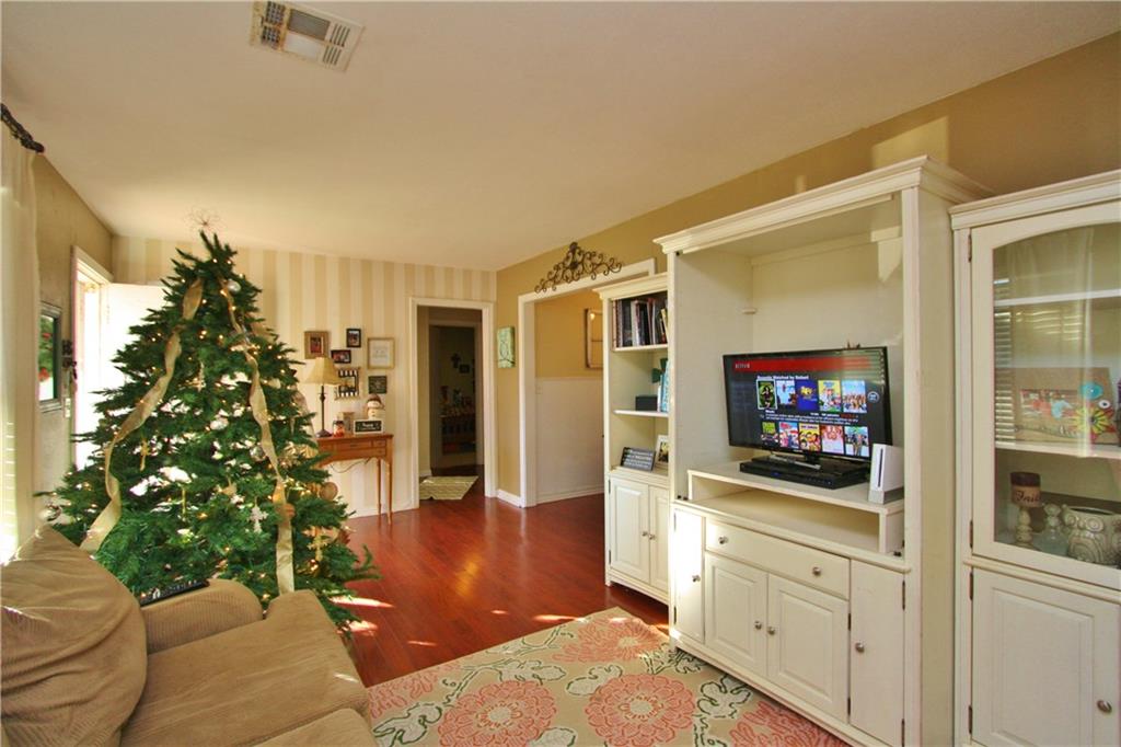 207 SE 3rd, Moore, OK 73160 photo 8