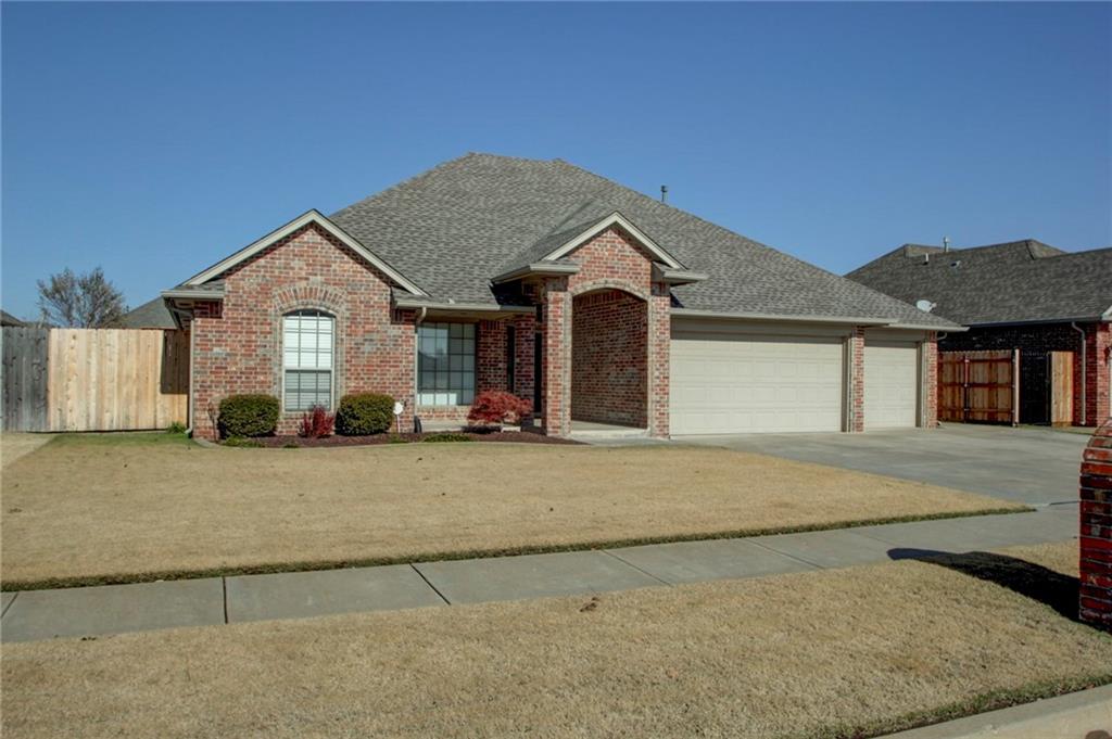 2129 Oak Dr, Moore, OK 73170 photo 1