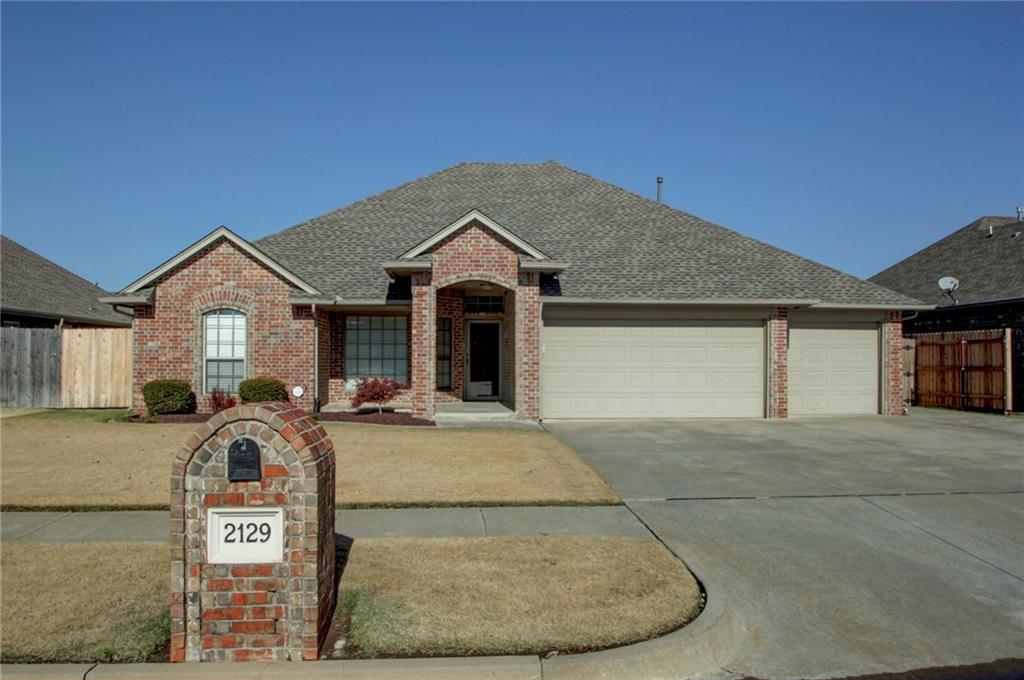 2129 Oak Dr, Moore, OK 73170 photo 3