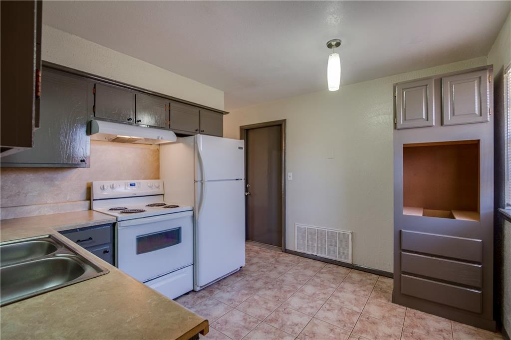 319 E Cedar Ln, Mustang, OK 73064 photo 9