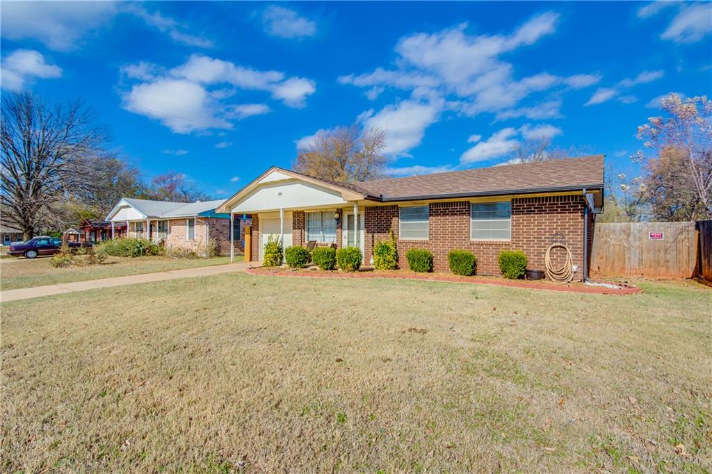 319 E Cedar Ln, Mustang, OK 73064 photo 3