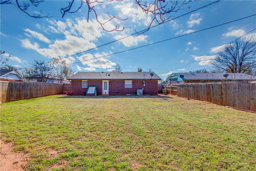 319 E Cedar Ln, Mustang, OK 73064 photo 15