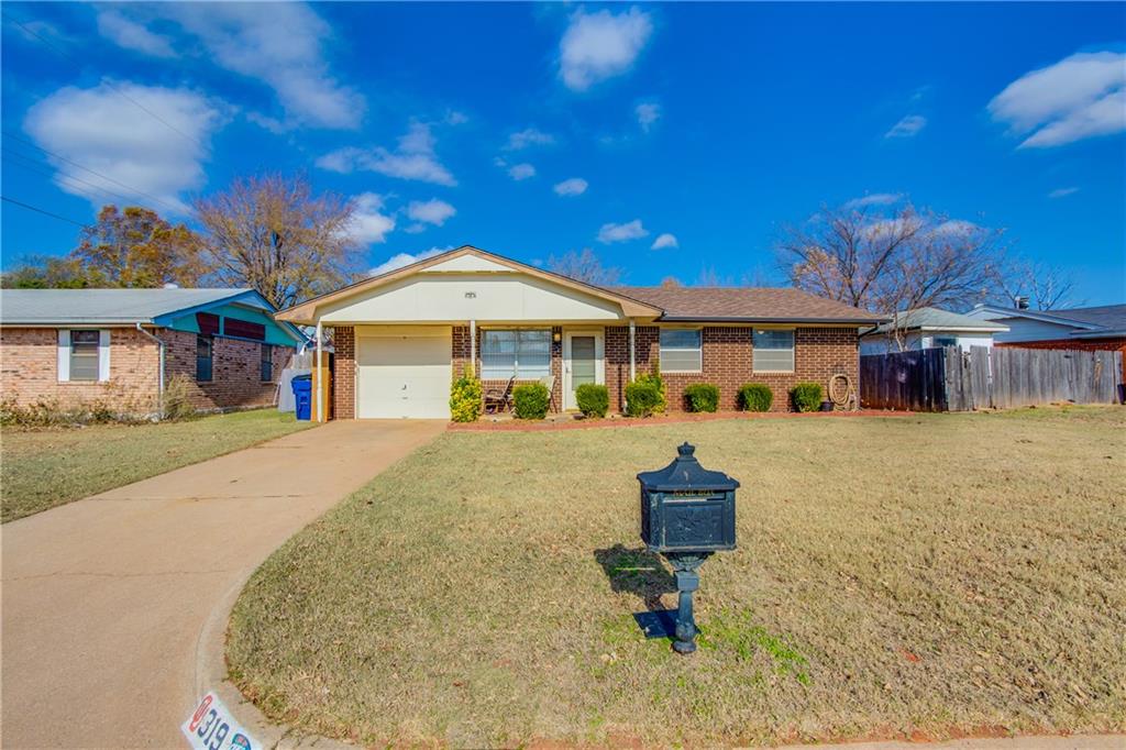 319 E Cedar Ln, Mustang, OK 73064 photo 1
