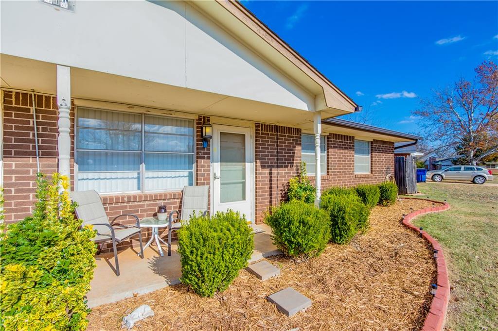 319 E Cedar Ln, Mustang, OK 73064 photo 4