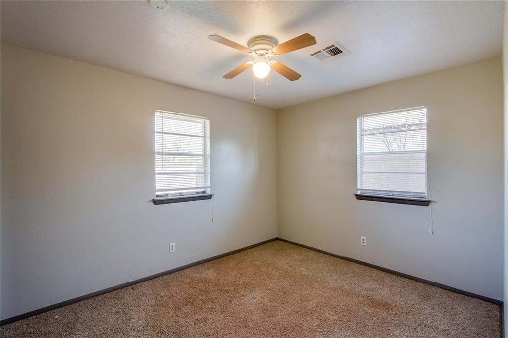 319 E Cedar Ln, Mustang, OK 73064 photo 12
