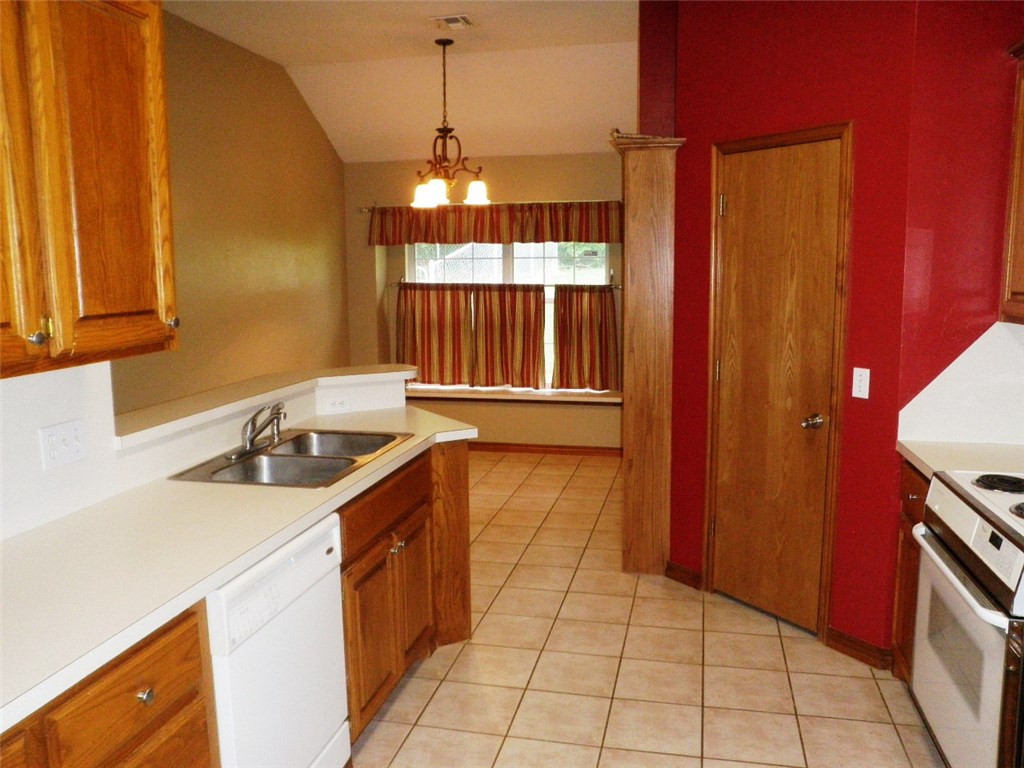 7401 E Waterloo Rd, Edmond, OK 73034 photo 6