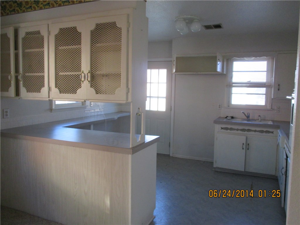 2016 N College Ave, Bethany, OK 73008 photo 4