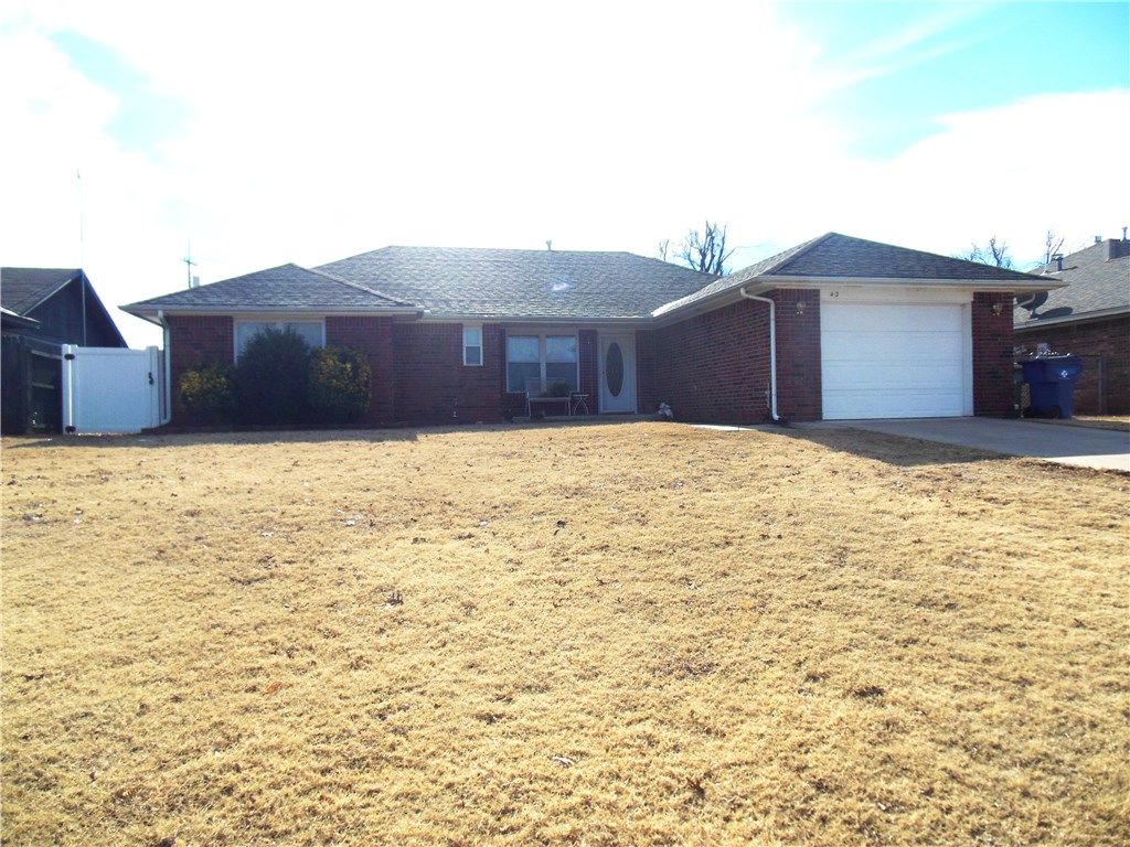 42 Hillcrest Dr, Chickasha, OK 73018 photo 1