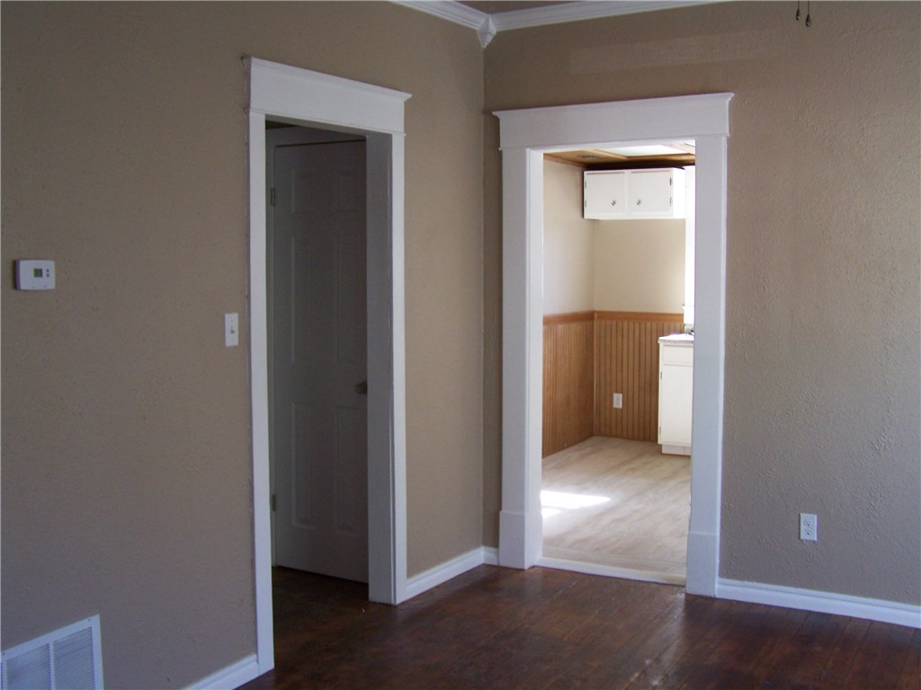 711 E Harrison, Guthrie, OK 73044 photo 5