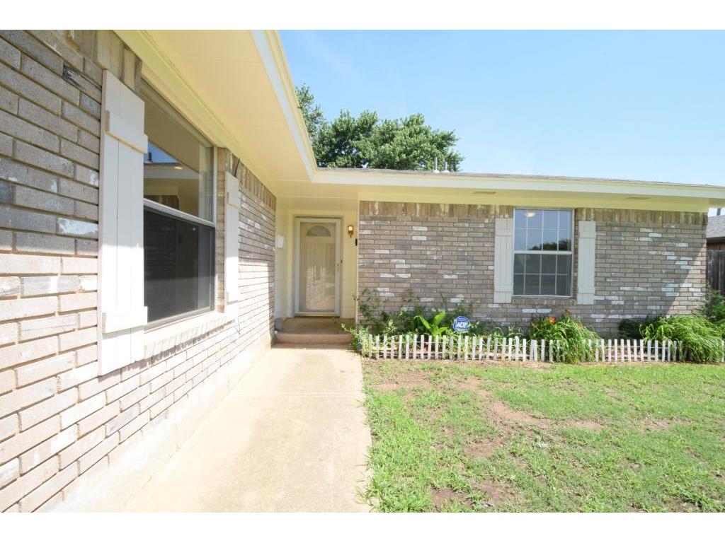 716 Wilkinson Dr, Moore, OK 73160 photo 3