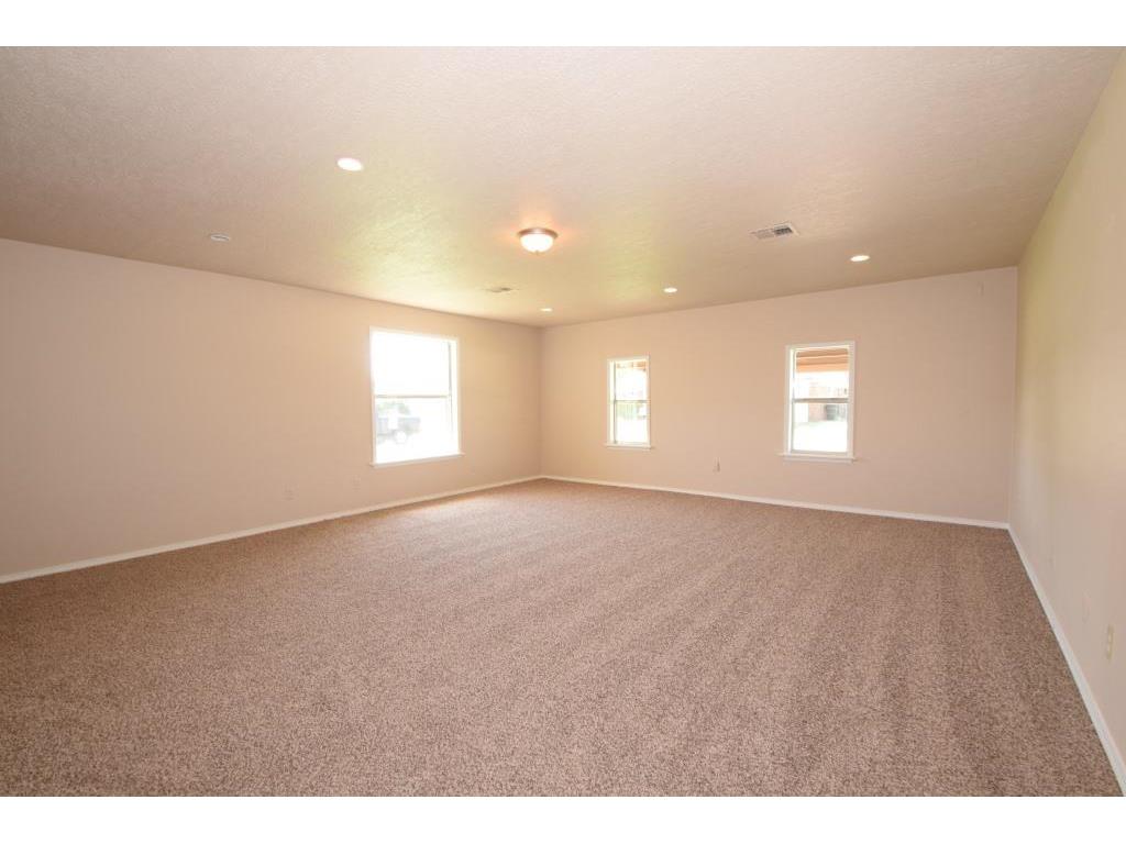 716 Wilkinson Dr, Moore, OK 73160 photo 8