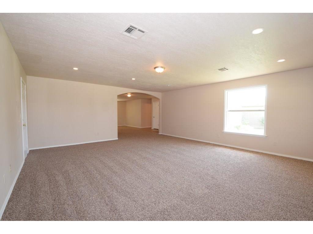 716 Wilkinson Dr, Moore, OK 73160 photo 9