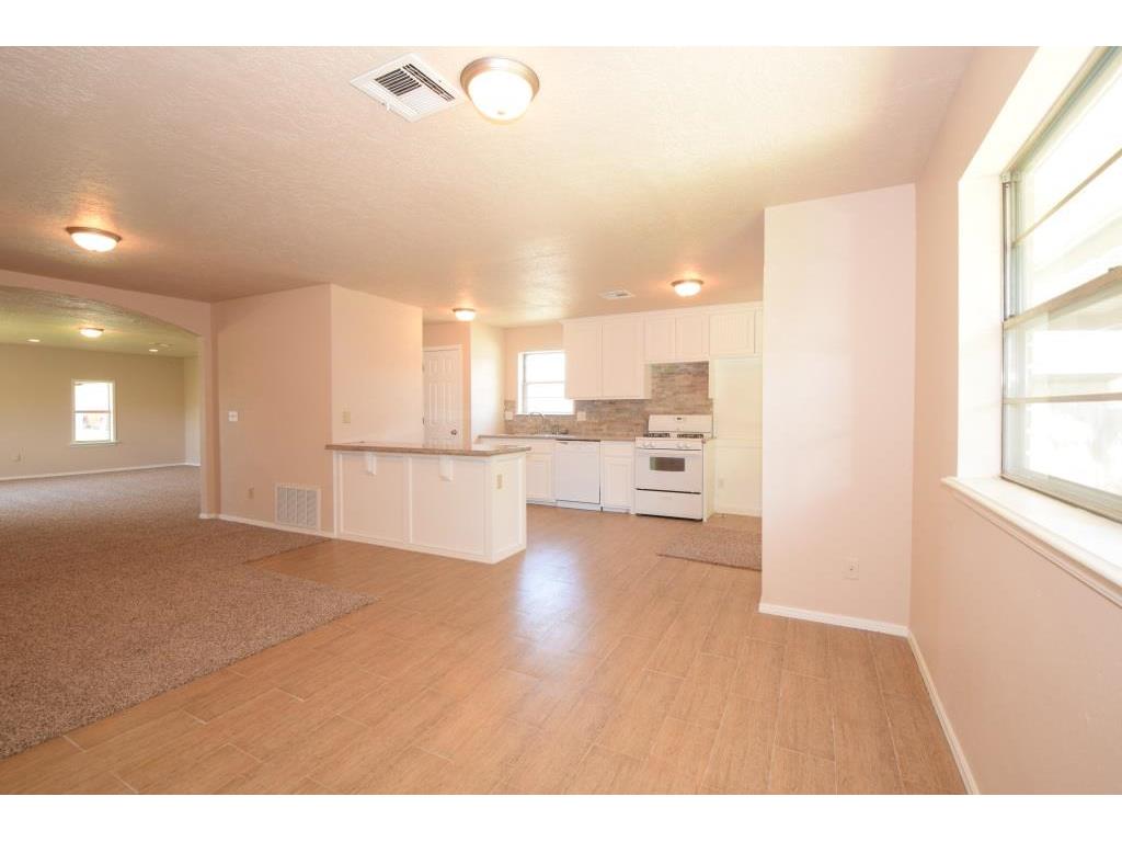 716 Wilkinson Dr, Moore, OK 73160 photo 11