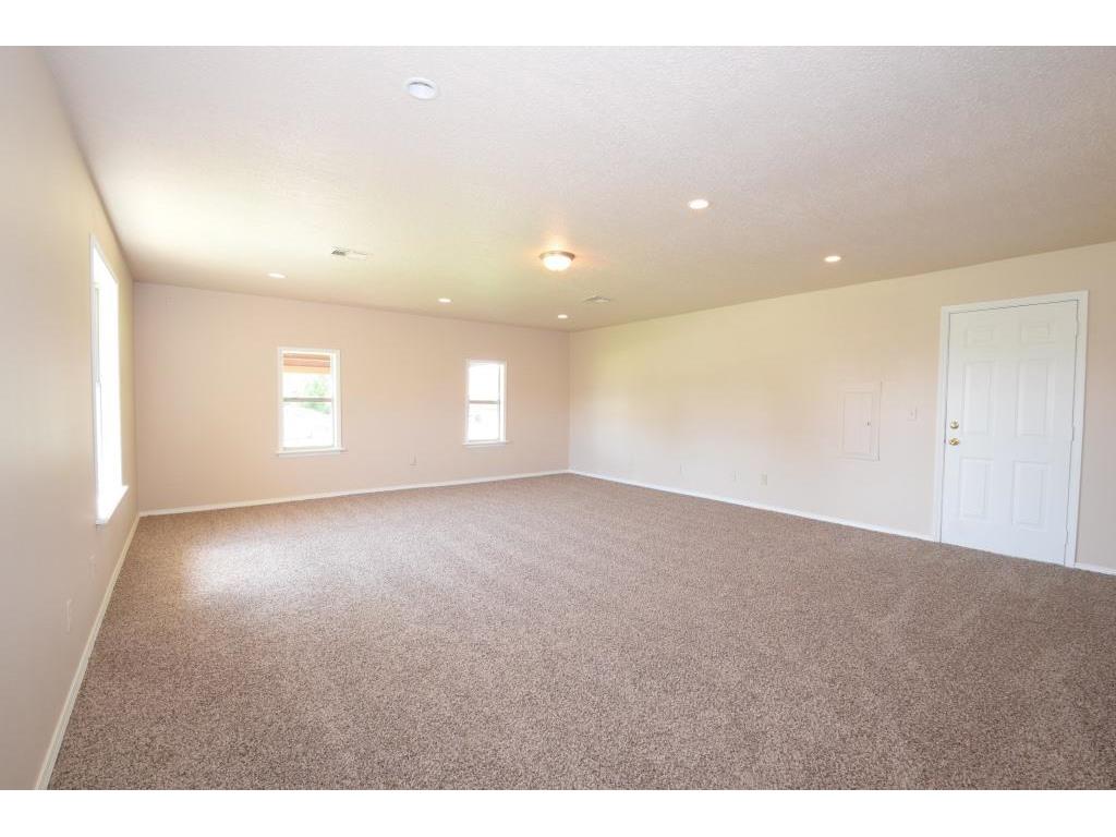 716 Wilkinson Dr, Moore, OK 73160 photo 7