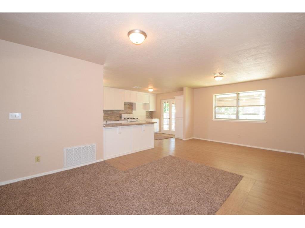 716 Wilkinson Dr, Moore, OK 73160 photo 12