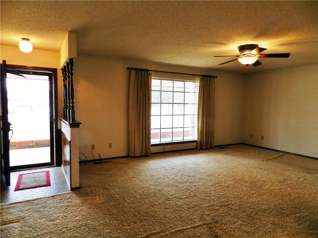 807 Willow, Tuttle, OK 73089 photo 3