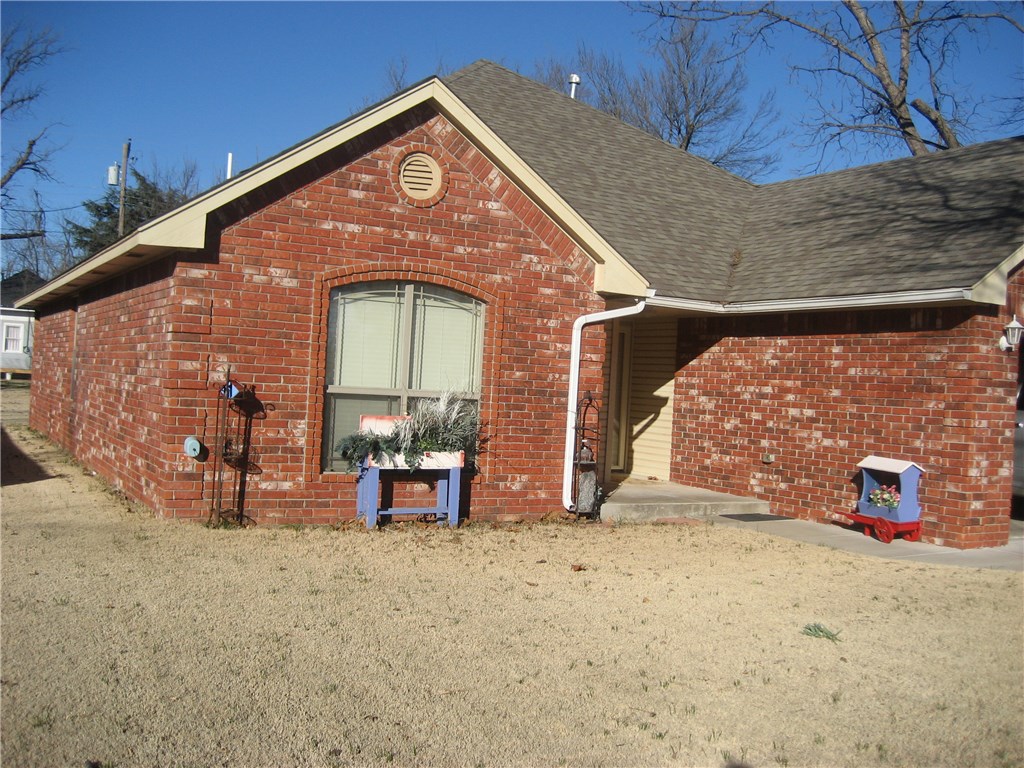 501 SW 4th St, Tuttle, OK 73089 photo 1