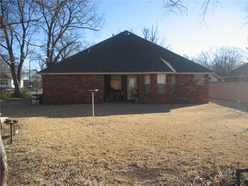 501 SW 4th St, Tuttle, OK 73089 photo 4