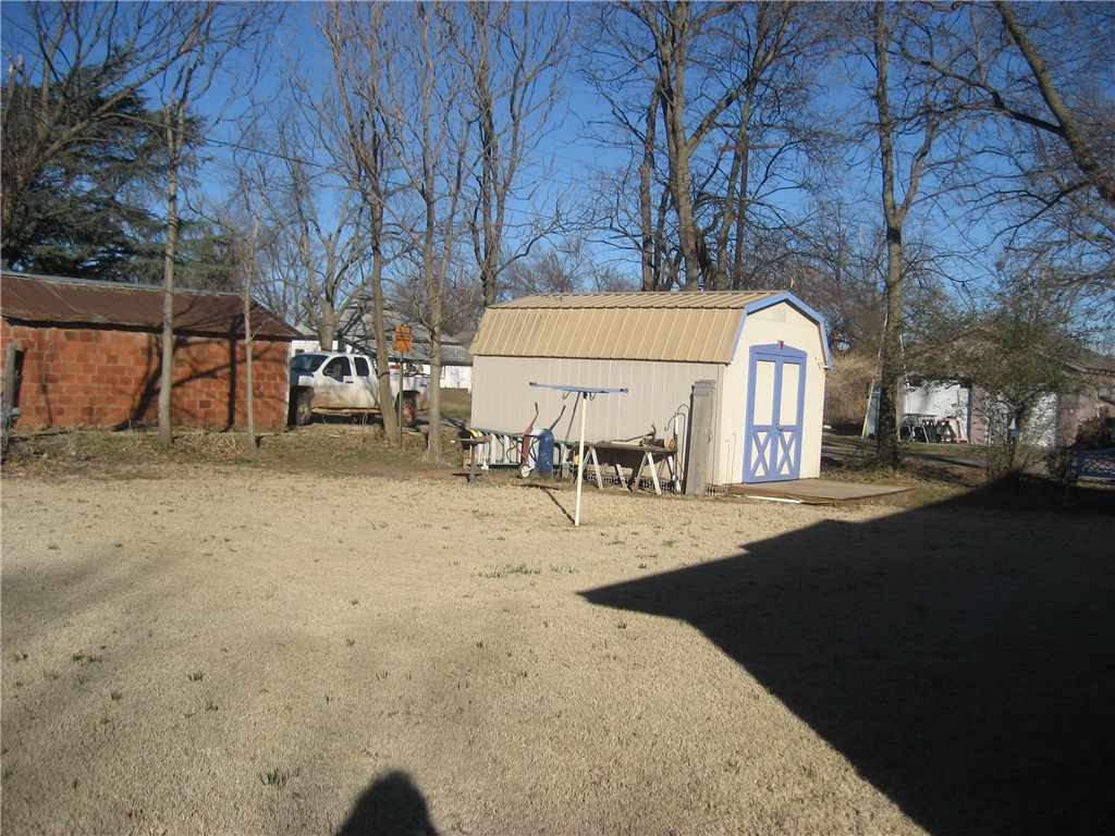 501 SW 4th St, Tuttle, OK 73089 photo 3