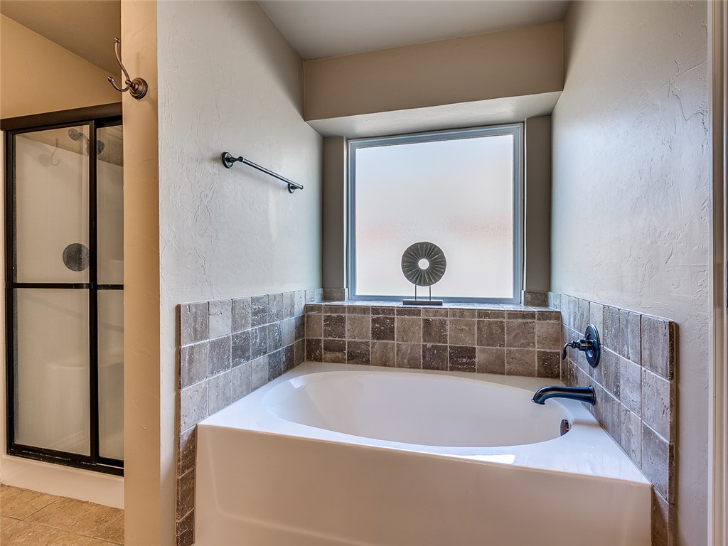 4237 Red Apple Ter, Moore, OK 73160 photo 18