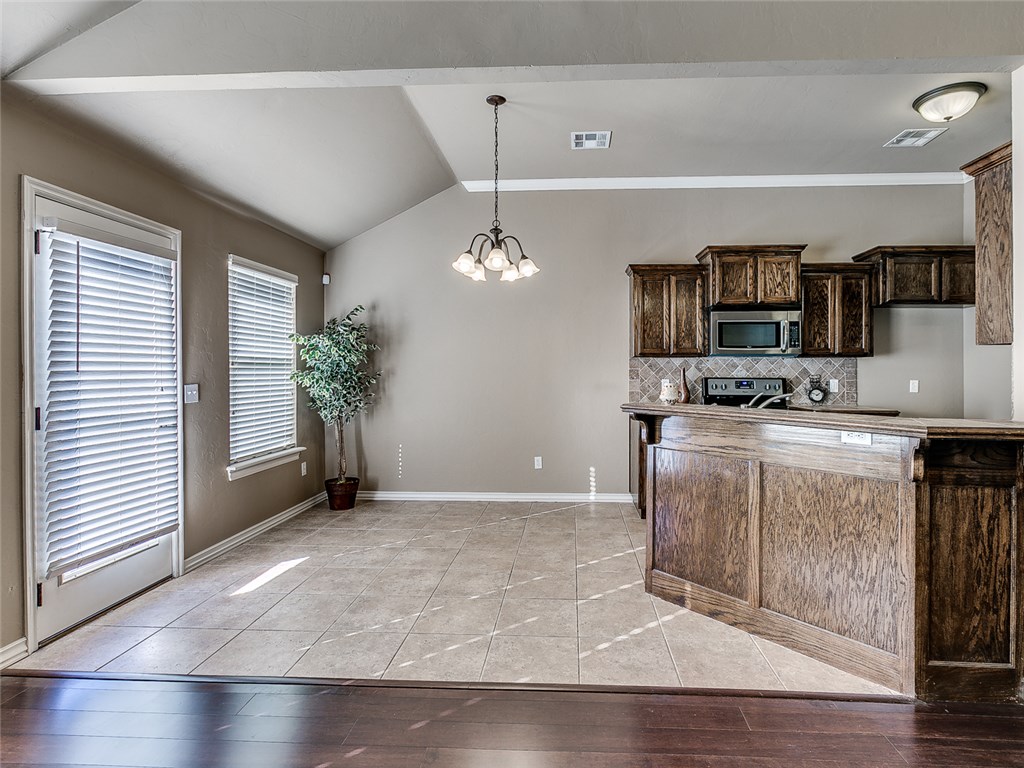 4237 Red Apple Ter, Moore, OK 73160 photo 11