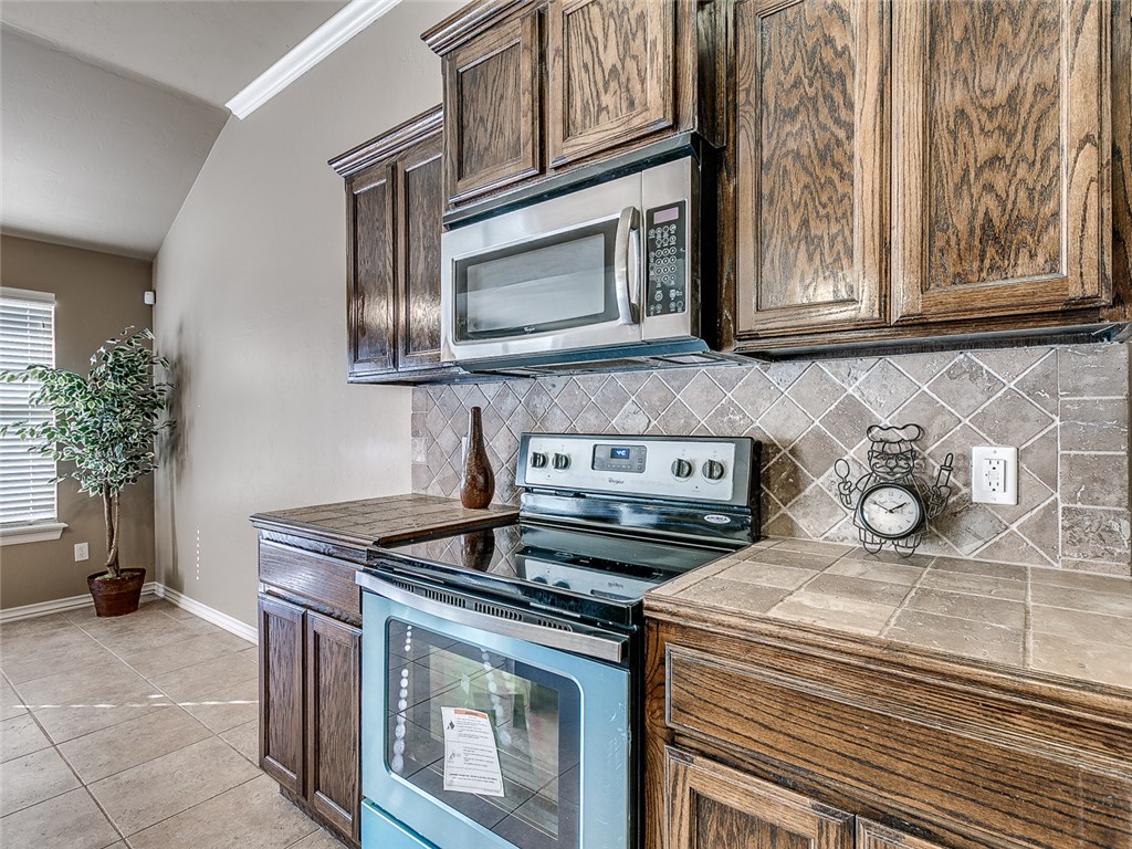4237 Red Apple Ter, Moore, OK 73160 photo 13