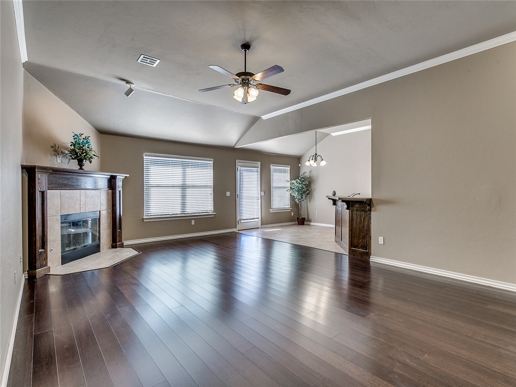 4237 Red Apple Ter, Moore, OK 73160 photo 7