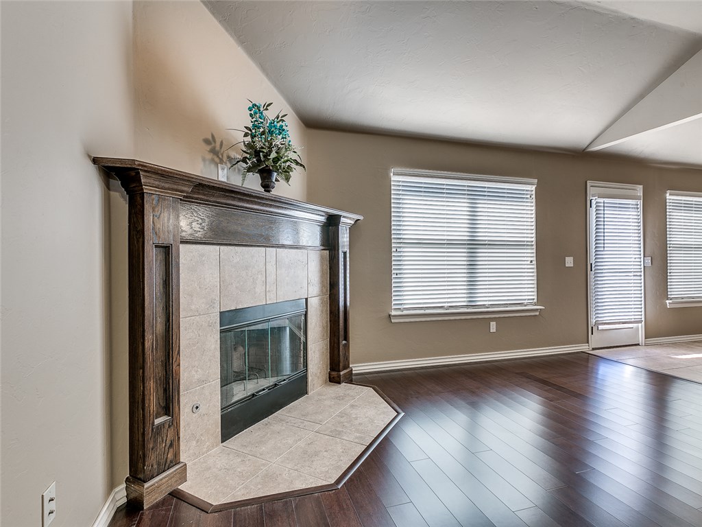 4237 Red Apple Ter, Moore, OK 73160 photo 9