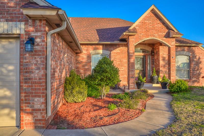 1906 Riviera Dr, Tuttle, OK 73089 photo 3
