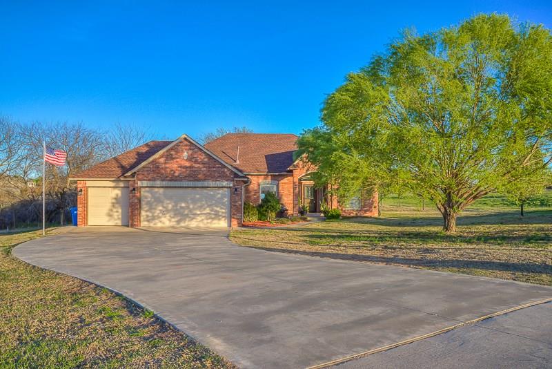 1906 Riviera Dr, Tuttle, OK 73089 photo 1