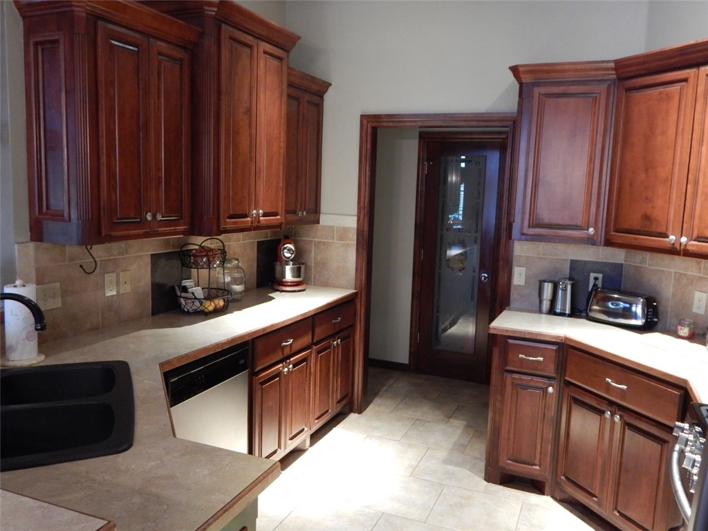 1906 Riviera Dr, Tuttle, OK 73089 photo 5