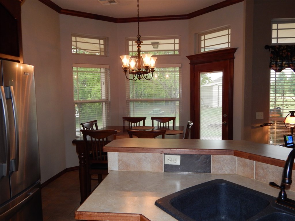 1906 Riviera Dr, Tuttle, OK 73089 photo 8