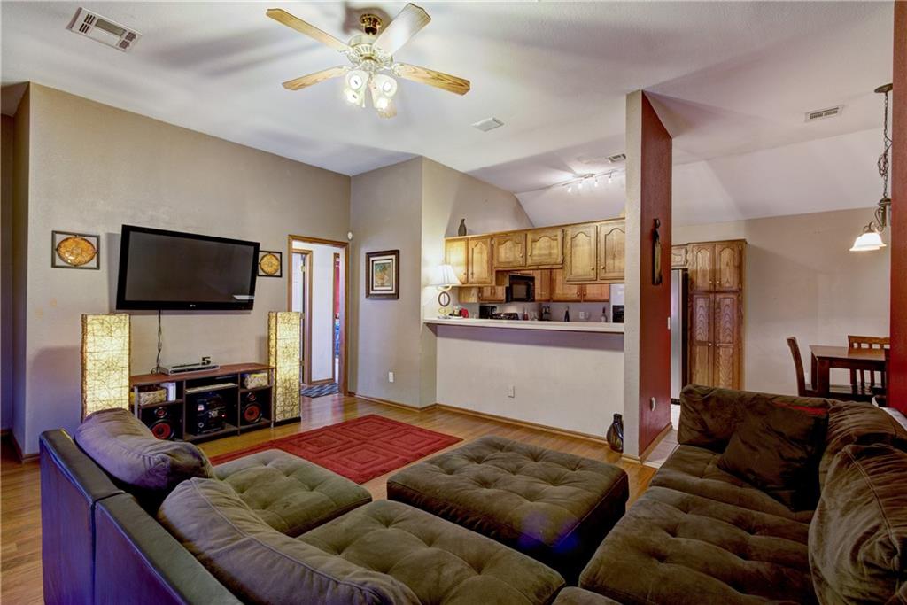 1009 SW 24th, Moore, OK 73170 photo 6