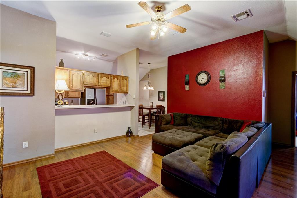 1009 SW 24th, Moore, OK 73170 photo 5