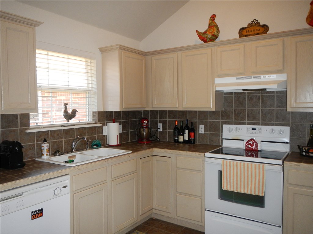 417 Apache Gate, Yukon, OK 73099 photo 9