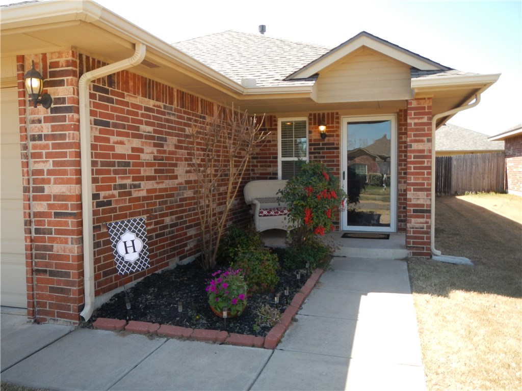 417 Apache Gate, Yukon, OK 73099 photo 2