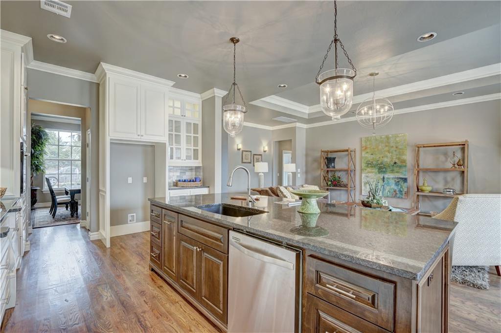3201 Hillside Dr, Edmond, OK 73012 photo 10