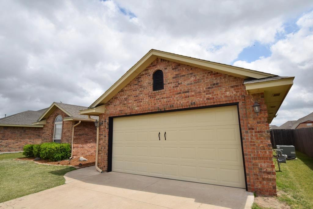 4012 Notting Hill Dr, Moore, OK 73160 photo 4