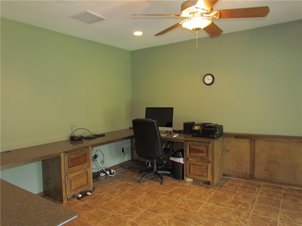 975 S Post Rd, Guthrie, OK 73044 photo 9