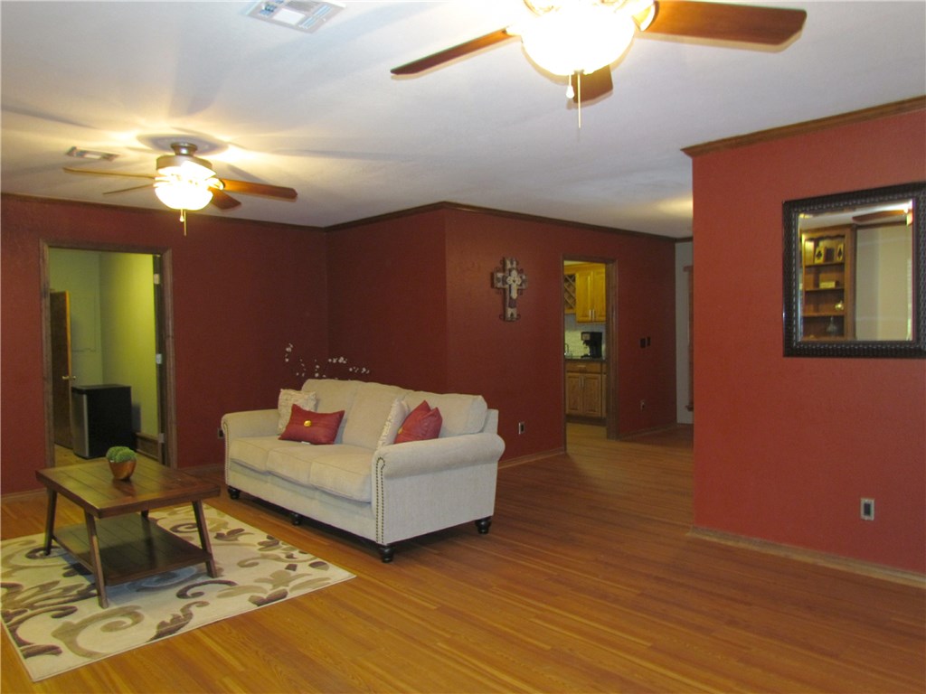 975 S Post Rd, Guthrie, OK 73044 photo 5