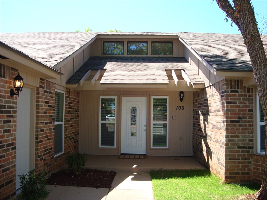 100 Sonora Dr, Edmond, OK 73013 photo 1