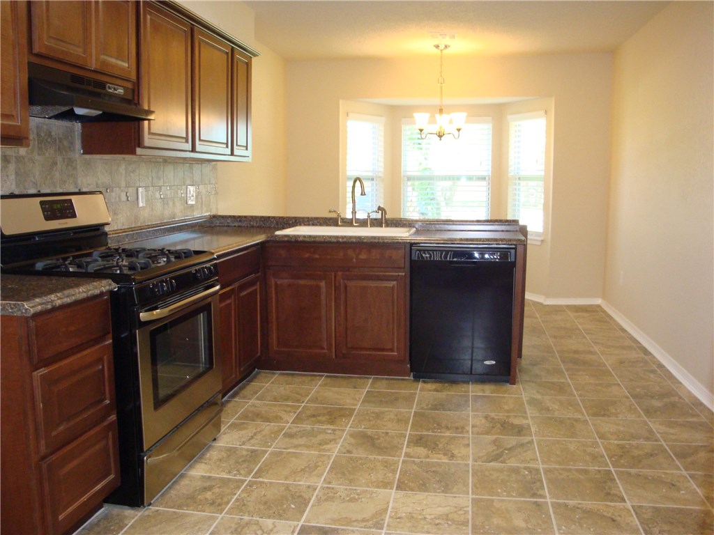 100 Sonora Dr, Edmond, OK 73013 photo 9