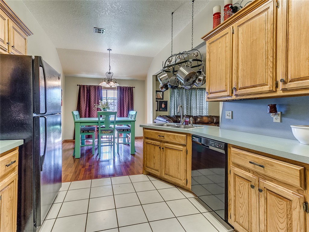 309 Marrgate Dr, Yukon, OK 73099 photo 9