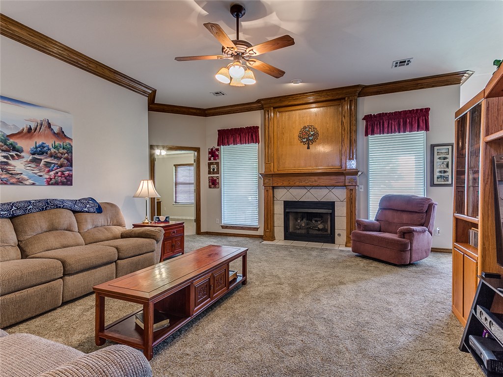 909 Grandview Rd, Tuttle, OK 73089 photo 4