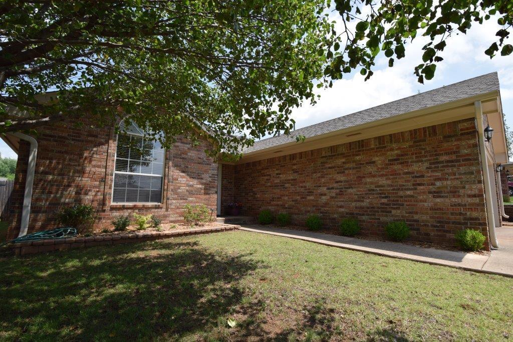 205 Greentree Dr, Noble, OK 73068 photo 3