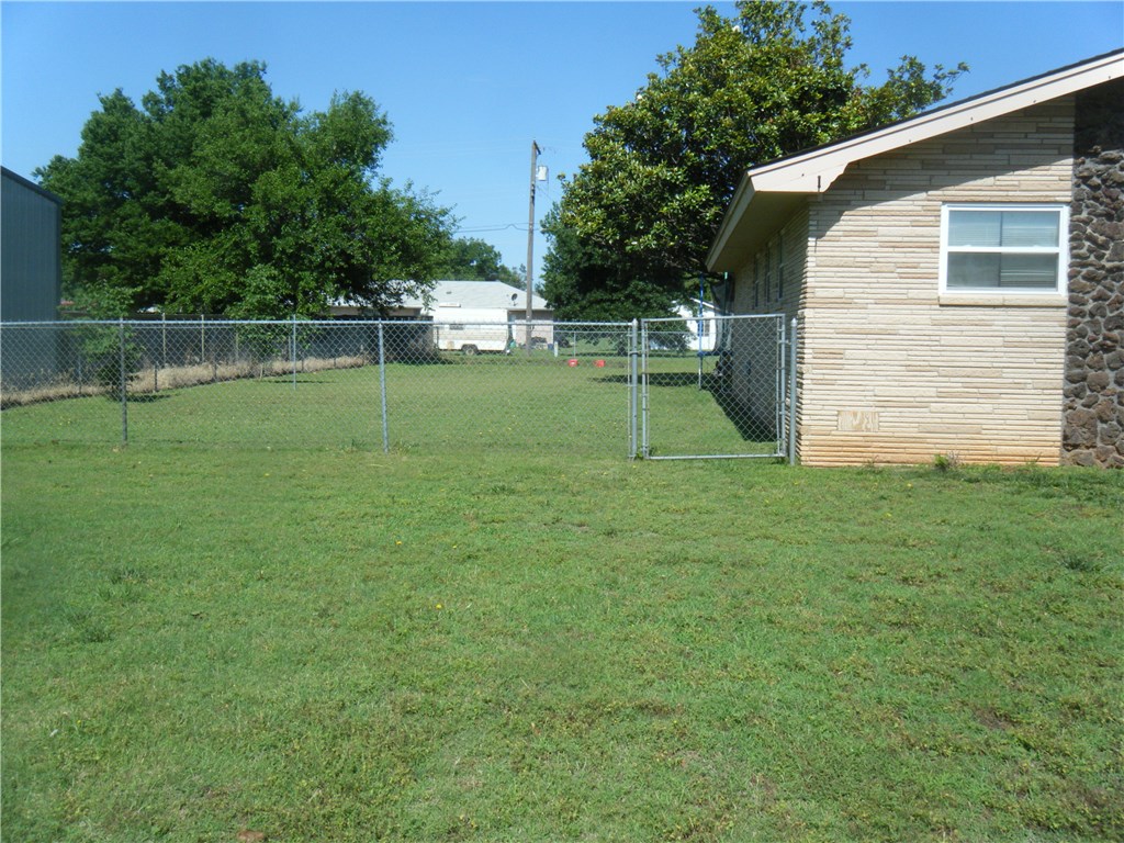 201 3rd, Tuttle, OK 73089 photo 3