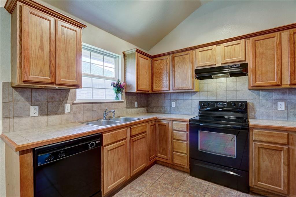 409 Apache Gate Dr, Yukon, OK 73099 photo 8